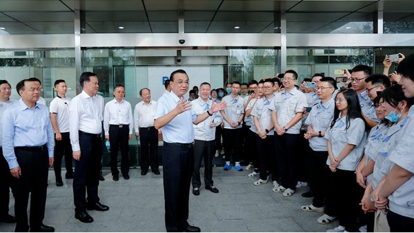 李克强参观京东方图片 李克强参观京东方图片